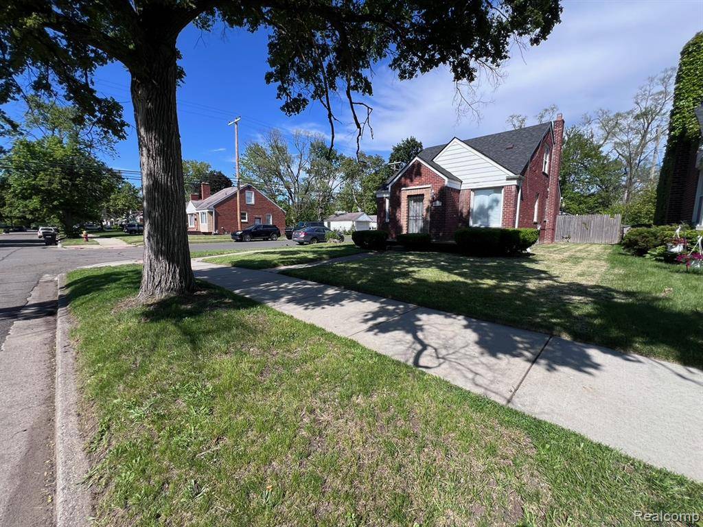 Detroit, MI 48219,18334 Sunderland Road