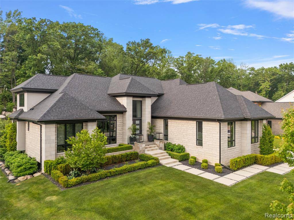 Rochester, MI 48306,212 Enclave Court