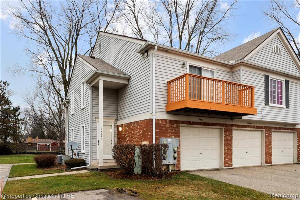 Clinton Twp, MI 48036,37447 Stonegate Circle