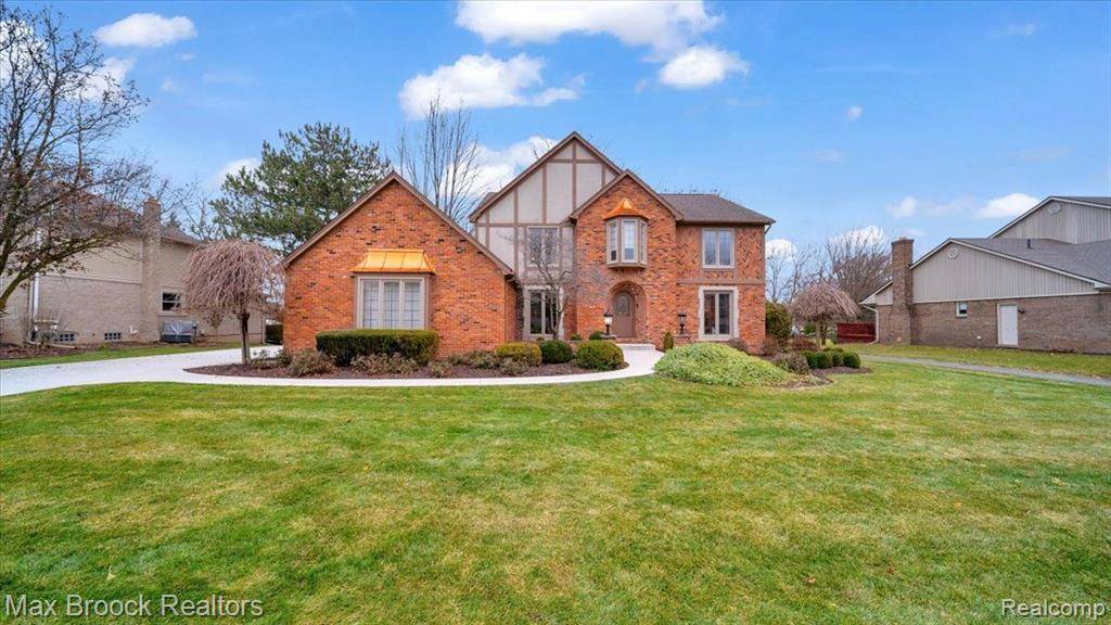 Rochester Hills, MI 48309,404 SHELLBOURNE Drive