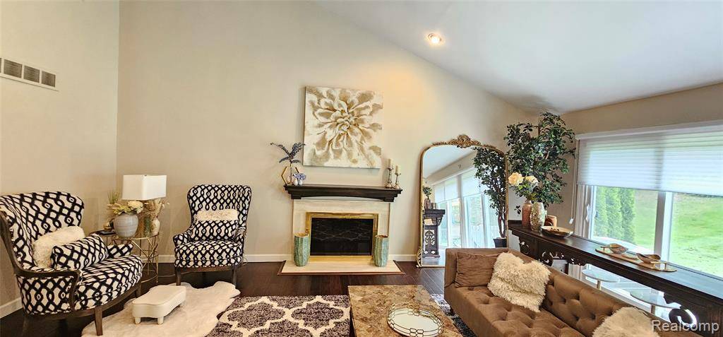 West Bloomfield Twp, MI 48323,5084 Champlain Circle