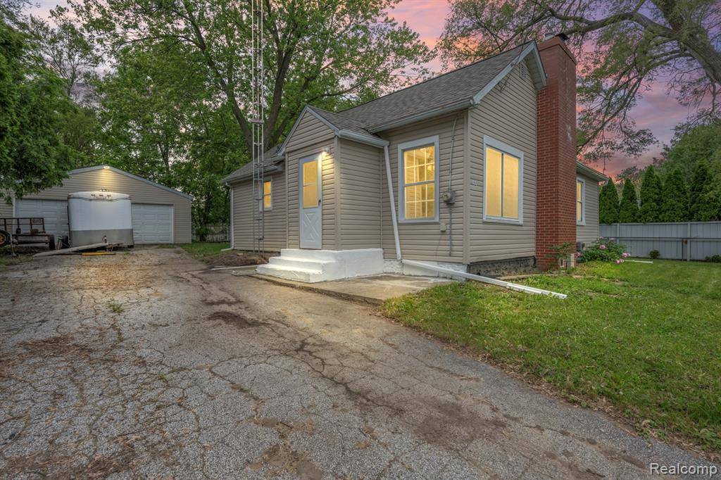 Burton, MI 48529,1496 E Parkwood Avenue