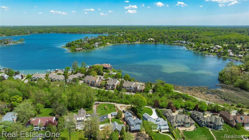 West Bloomfield Twp, MI 48324,3856 Pine Lake Knoll Drive