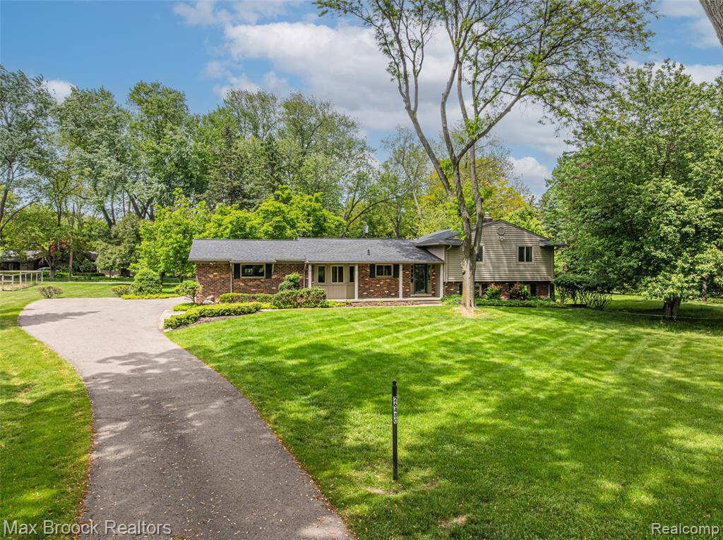 Franklin Vlg, MI 48025,26480 Scenic Highway