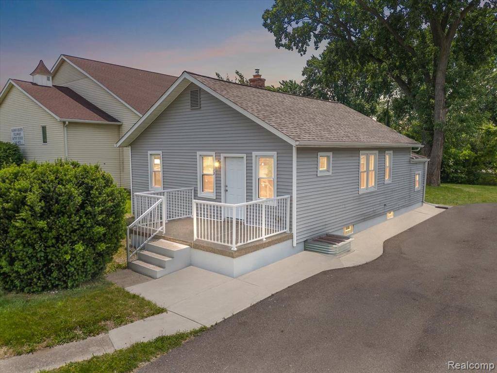 Madison Heights, MI 48071,233 W 11 Mile Road