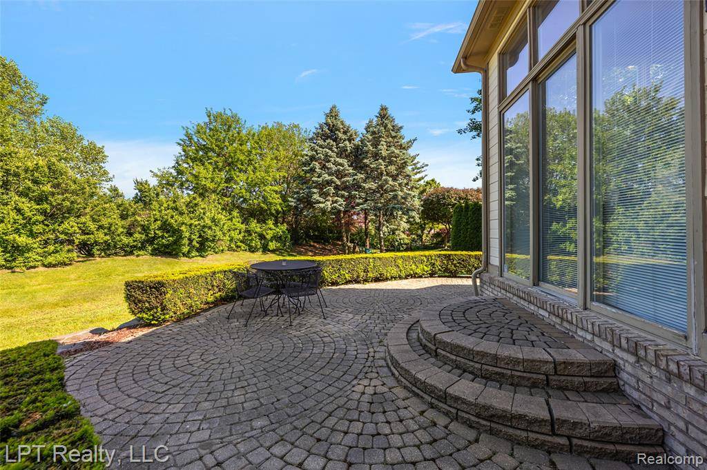 Shelby Twp, MI 48315,13815 Silent Woods Drive