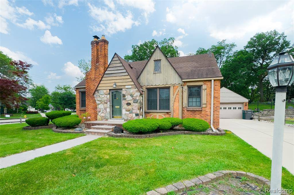 Dearborn, MI 48128,23211 Myrtle Street