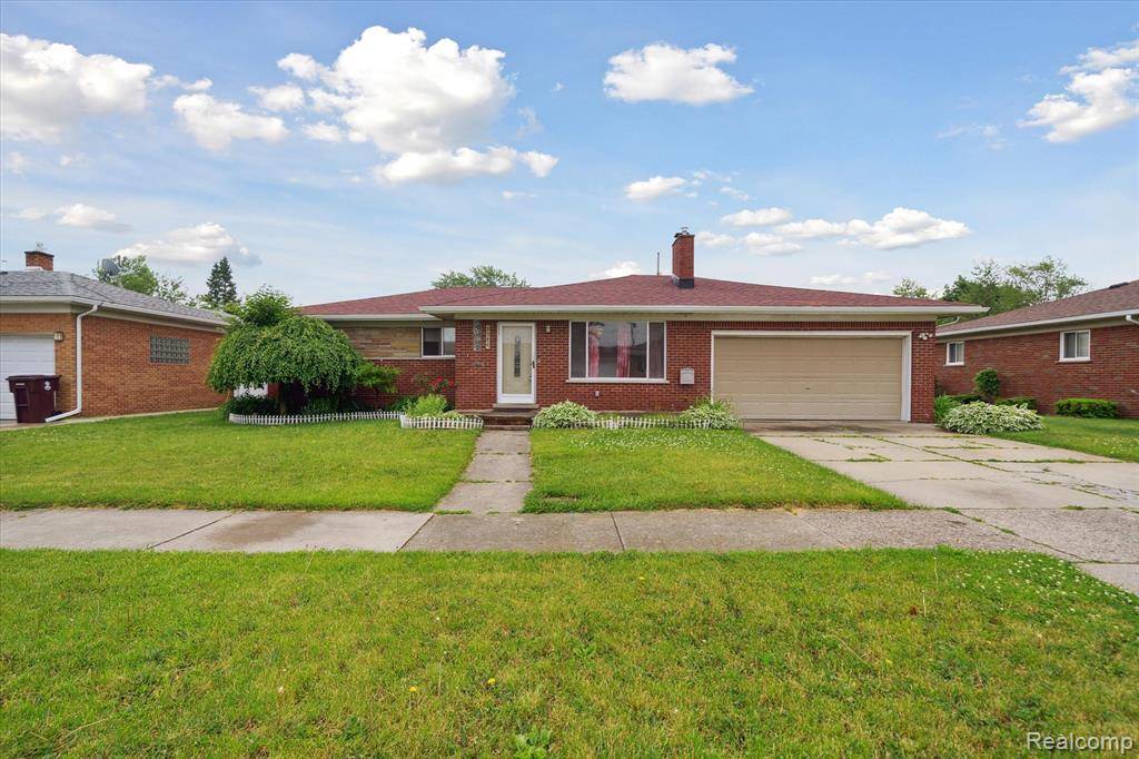 Center Line, MI 48015,8586 Helen