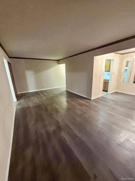 Sterling Heights, MI 48313,39447 Van Dyke Avenue 215