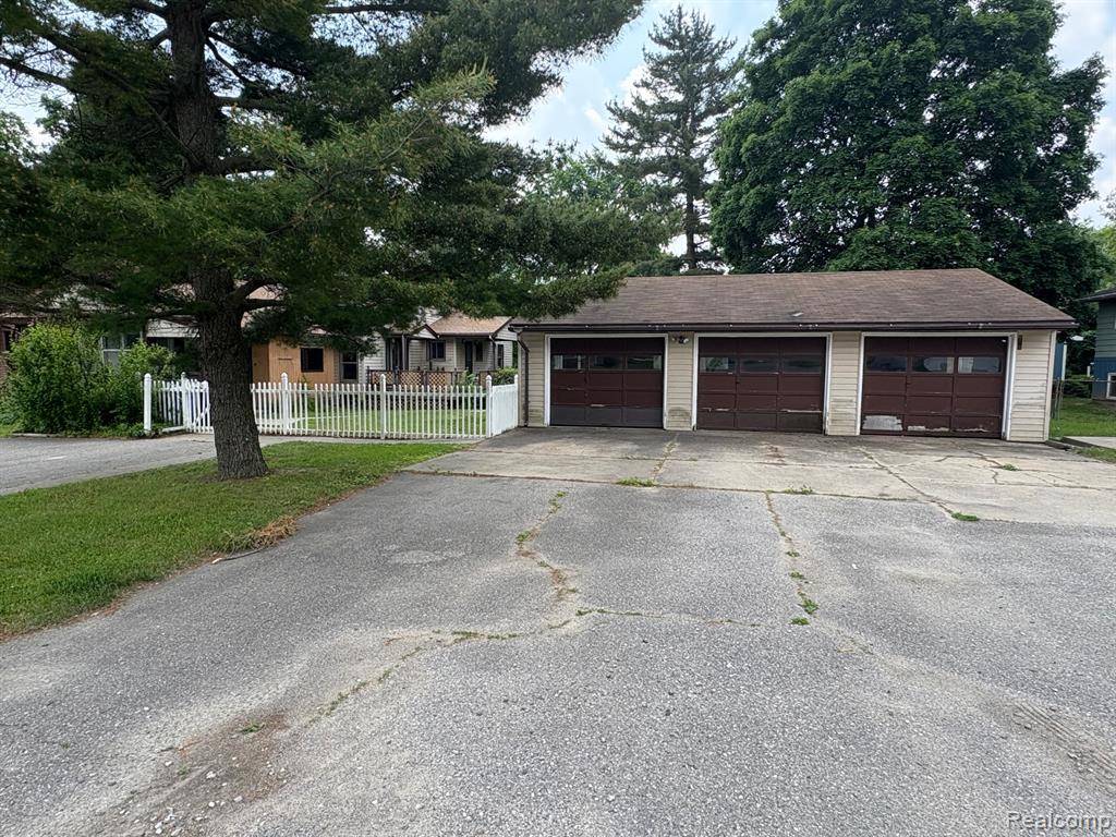 Waterford Twp, MI 48327,206 S Hospital Road