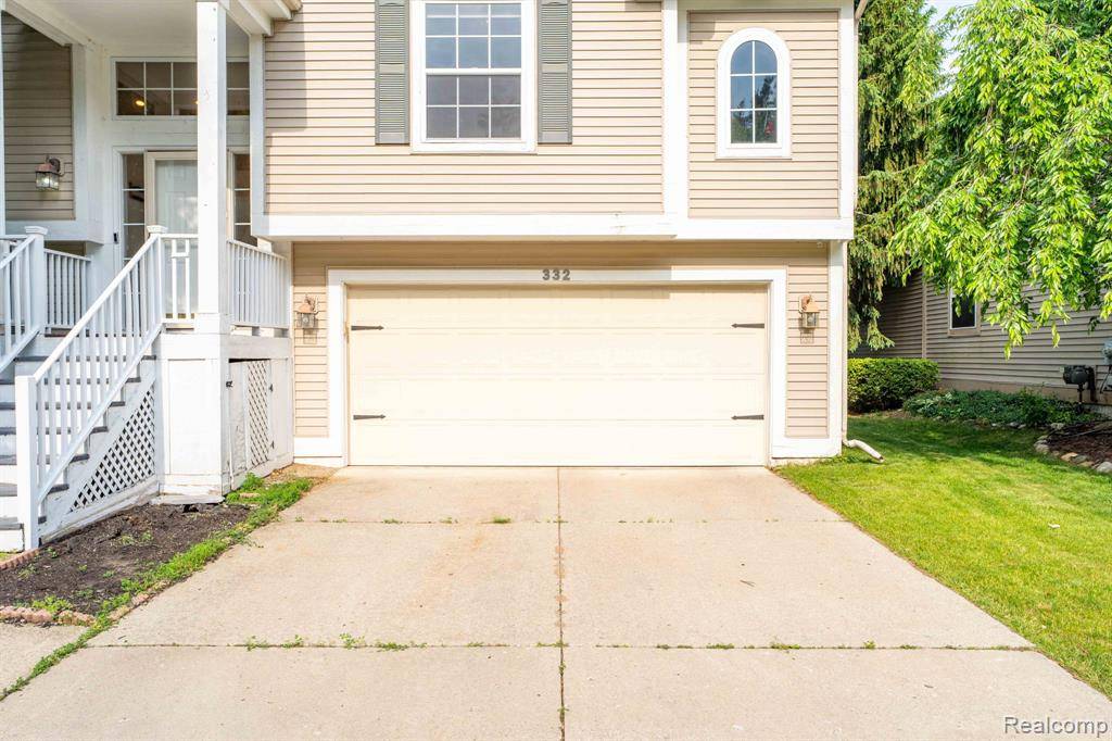 Waterford Twp, MI 48327,332 Lake Meadow Drive