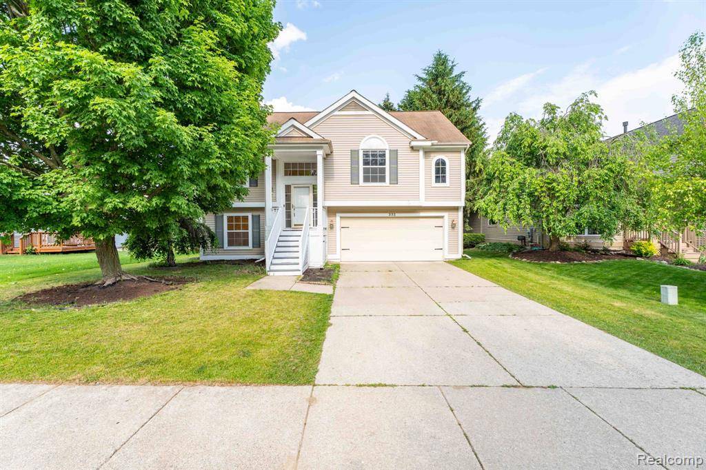 Waterford Twp, MI 48327,332 Lake Meadow Drive
