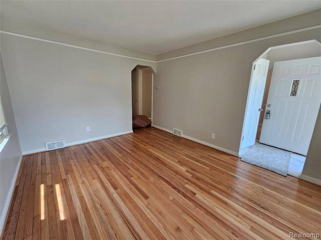 Redford Twp, MI 48239,9311 Dixie