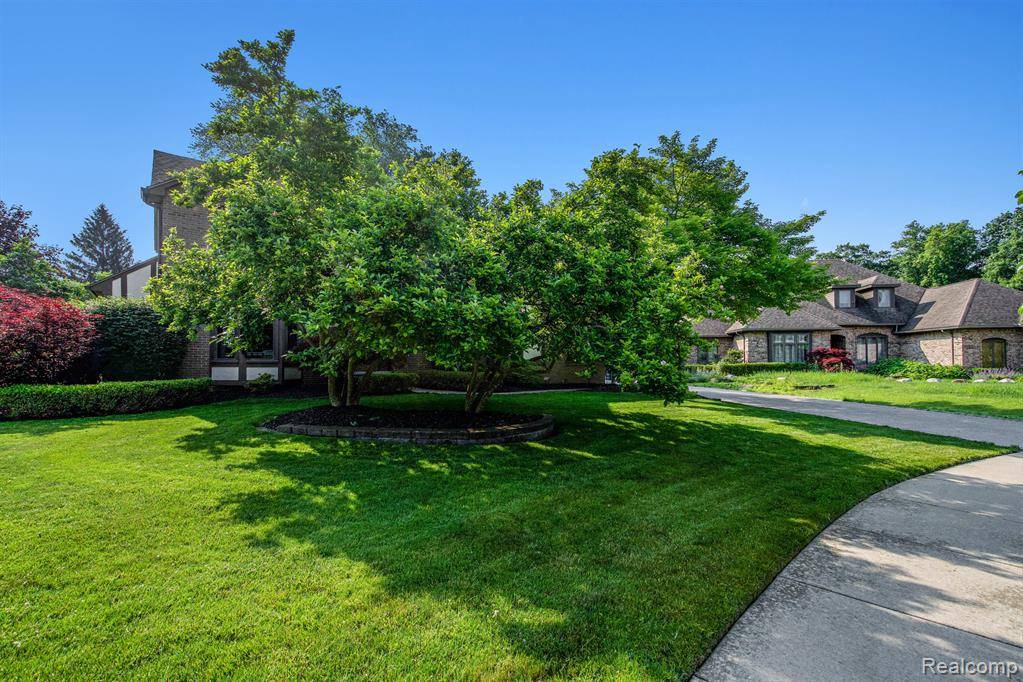 Livonia, MI 48152,18704 Gary Lane