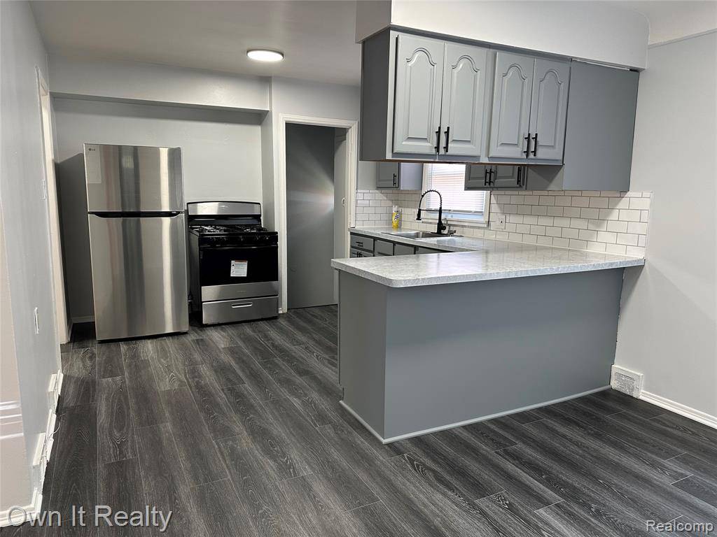 Dearborn Heights, MI 48127,8243 Riverview Street
