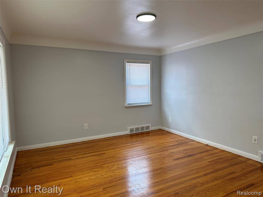 Dearborn Heights, MI 48127,8243 Riverview Street