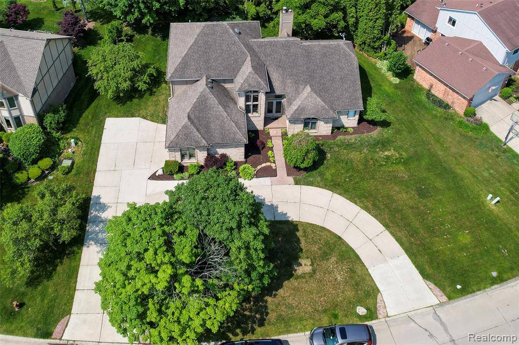 Farmington Hills, MI 48331,30753 Sunderland Drive