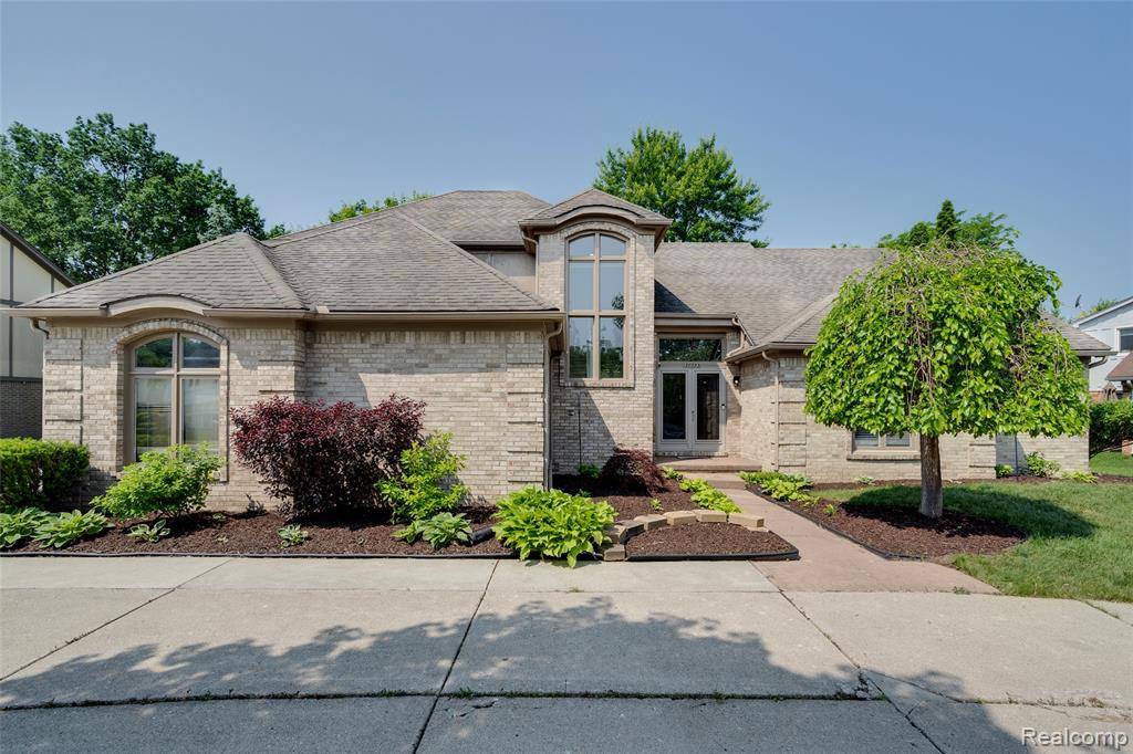Farmington Hills, MI 48331,30753 Sunderland Drive