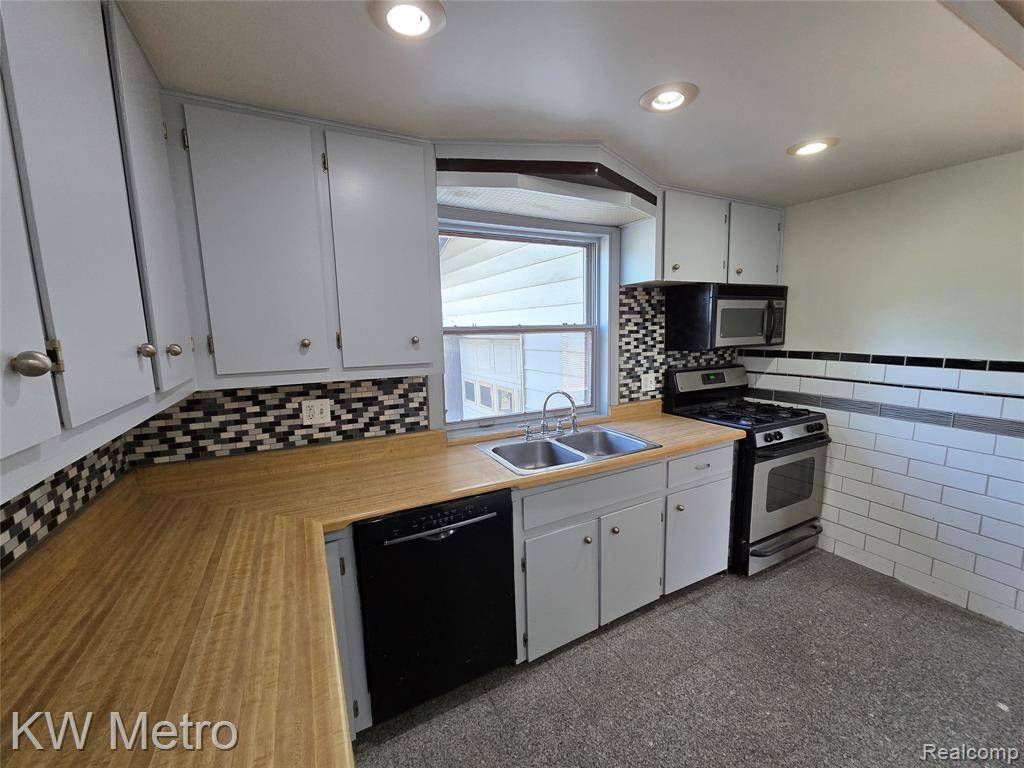 Southfield, MI 48075,19620 Jeanette Street