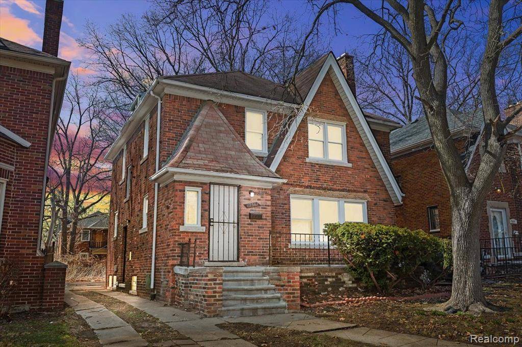 Detroit, MI 48221,17567 Greenlawn Street