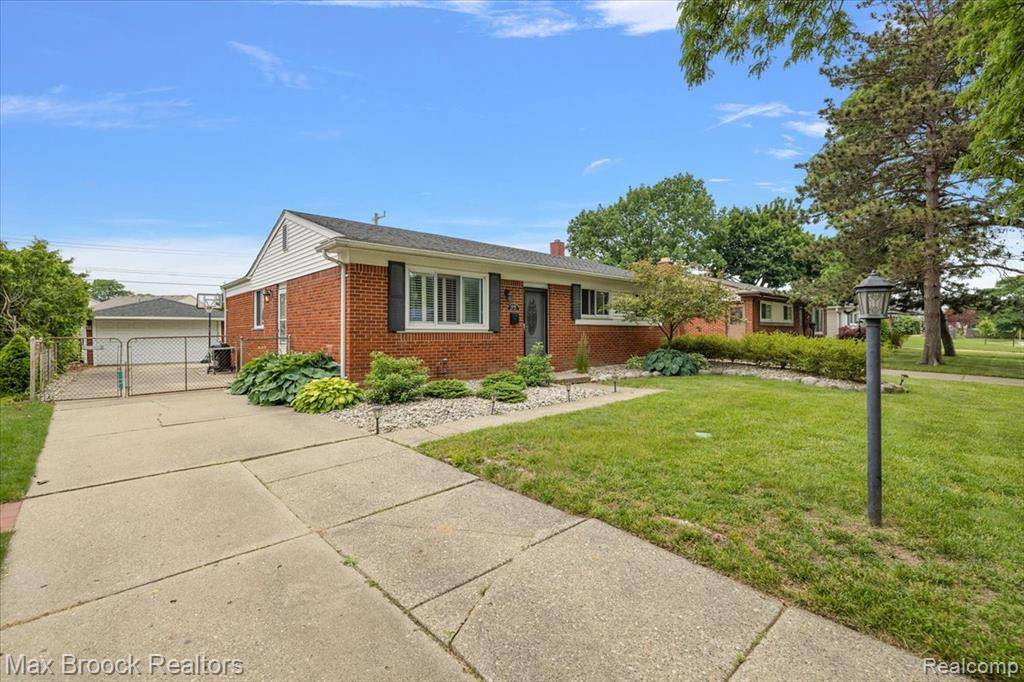 Livonia, MI 48154,14385 Blue Skies Street