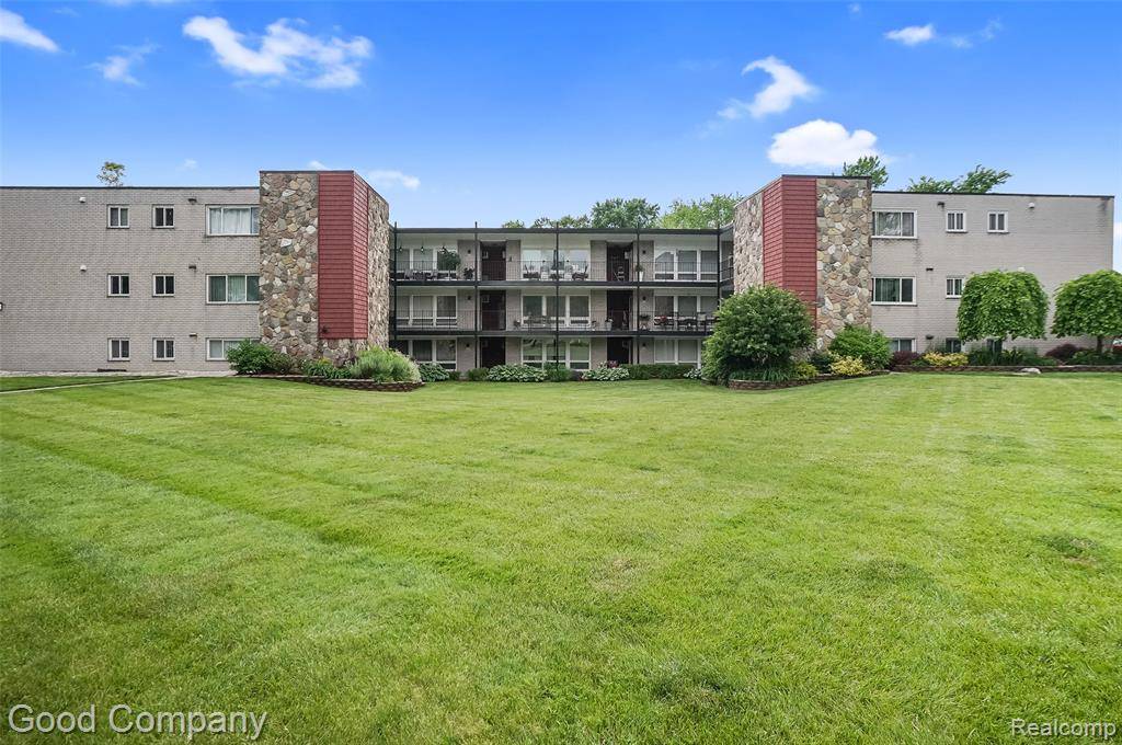 Royal Oak, MI 48073,4345 Crooks Road 24