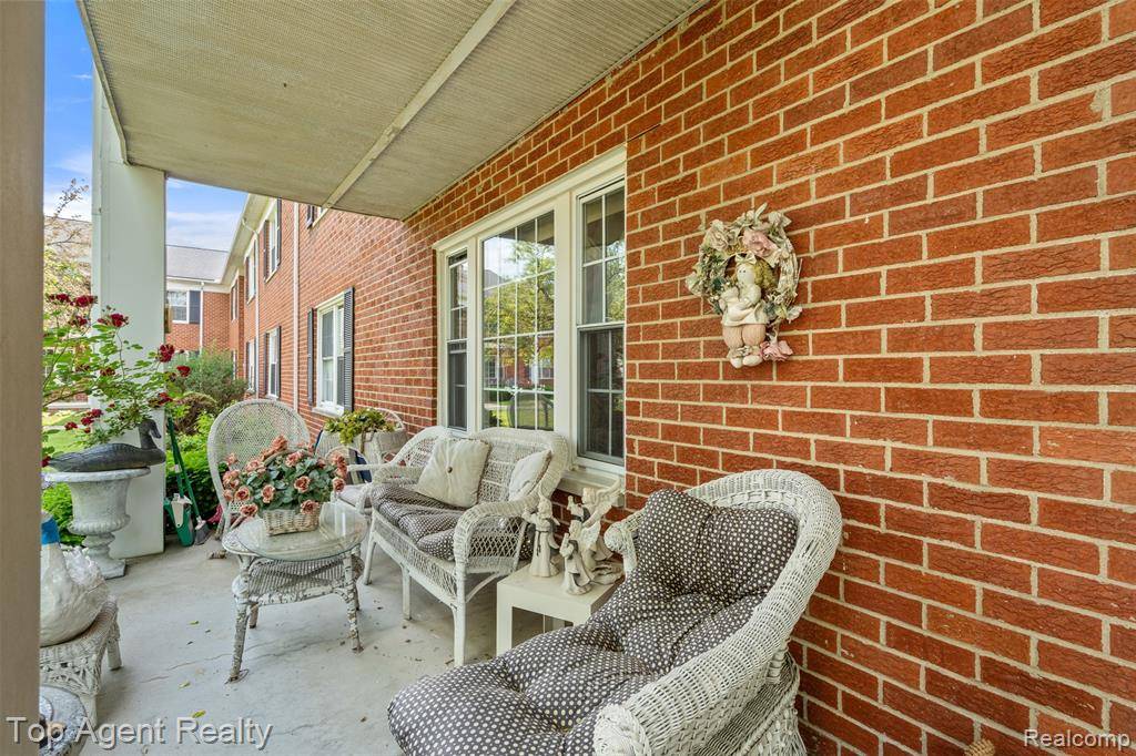 Farmington Hills, MI 48334,27557 W Echo Valley 153