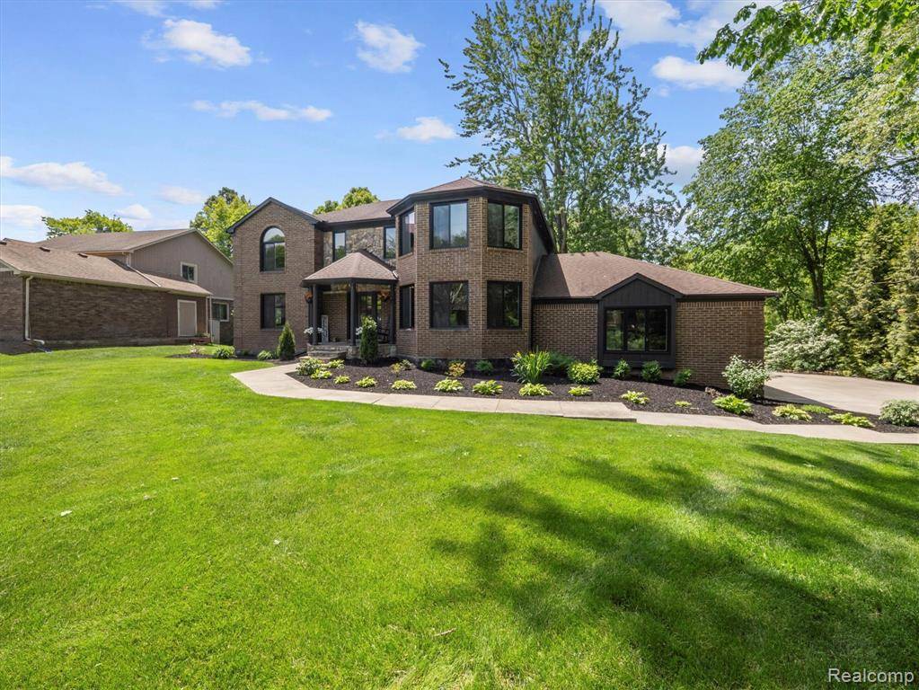 Commerce Twp, MI 48382,5695 Deerwood