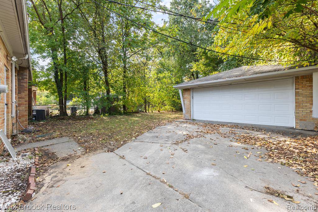 Oak Park, MI 48237,24811 SHERMAN Street