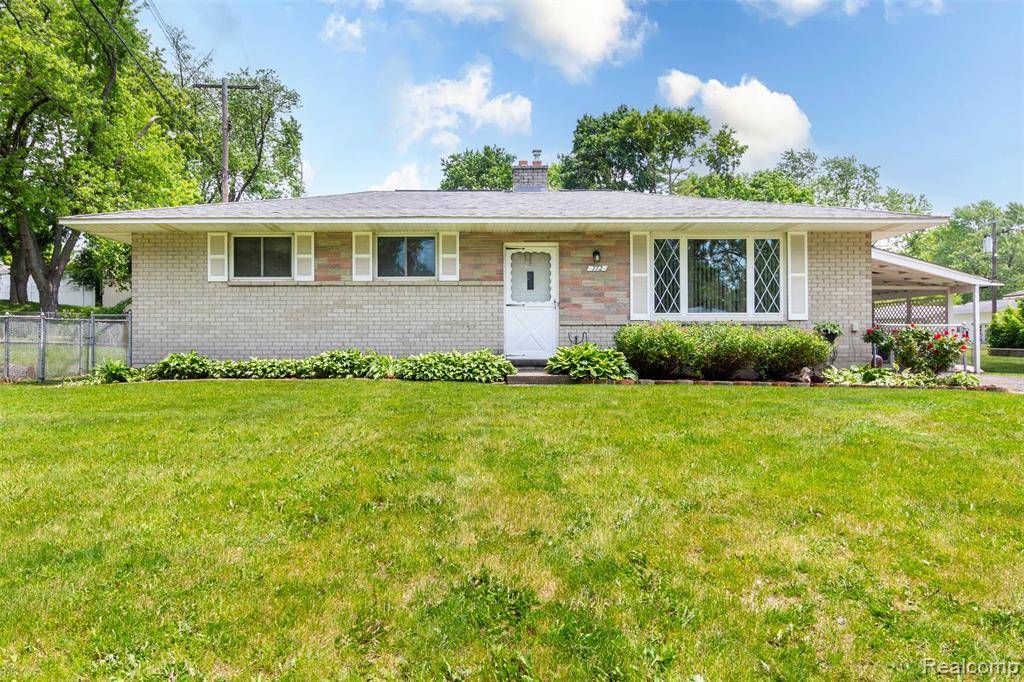 Waterford Twp, MI 48328,772 Robbinann Drive