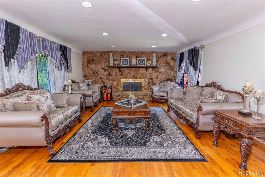 Dearborn Heights, MI 48125,4127 MCKINLEY Street