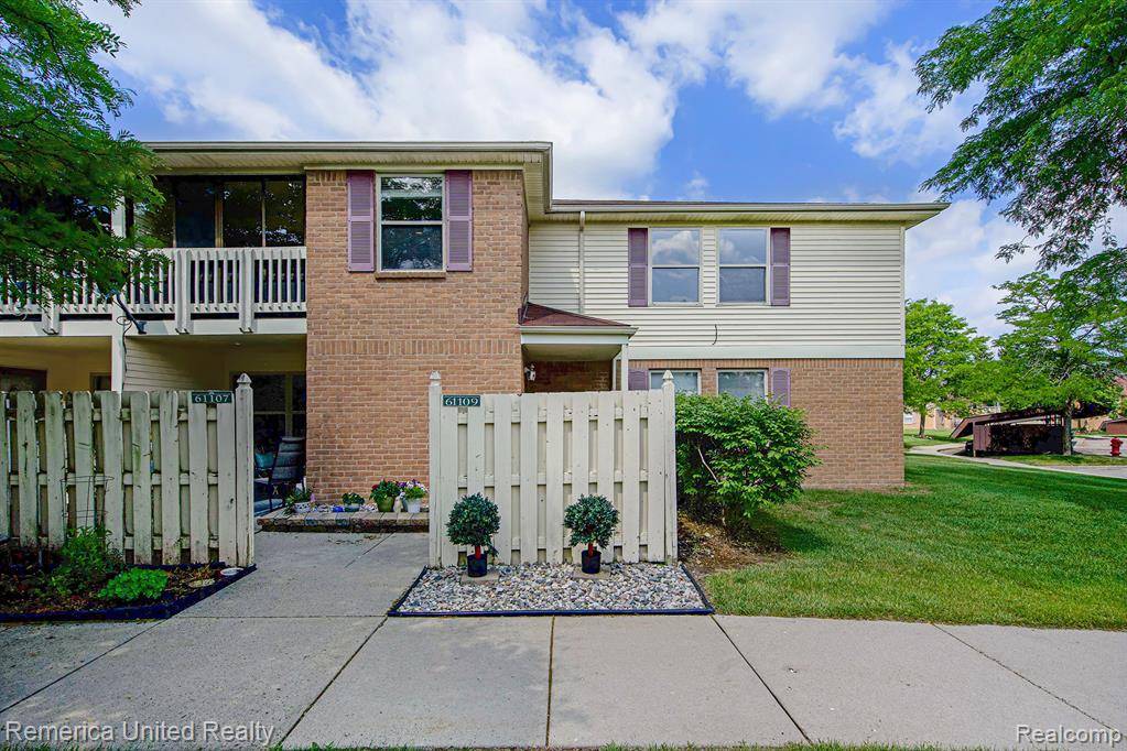 South Lyon, MI 48178,61109 Greenwood Drive