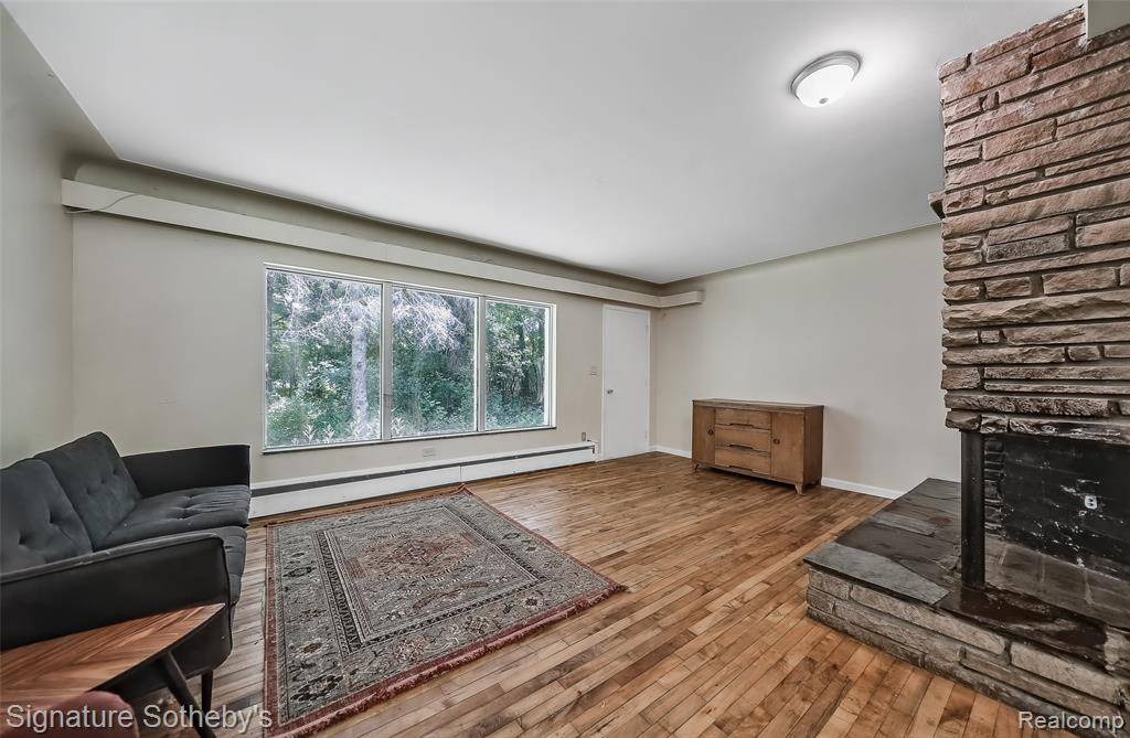 Farmington Hills, MI 48336,28492 Shadylane Drive