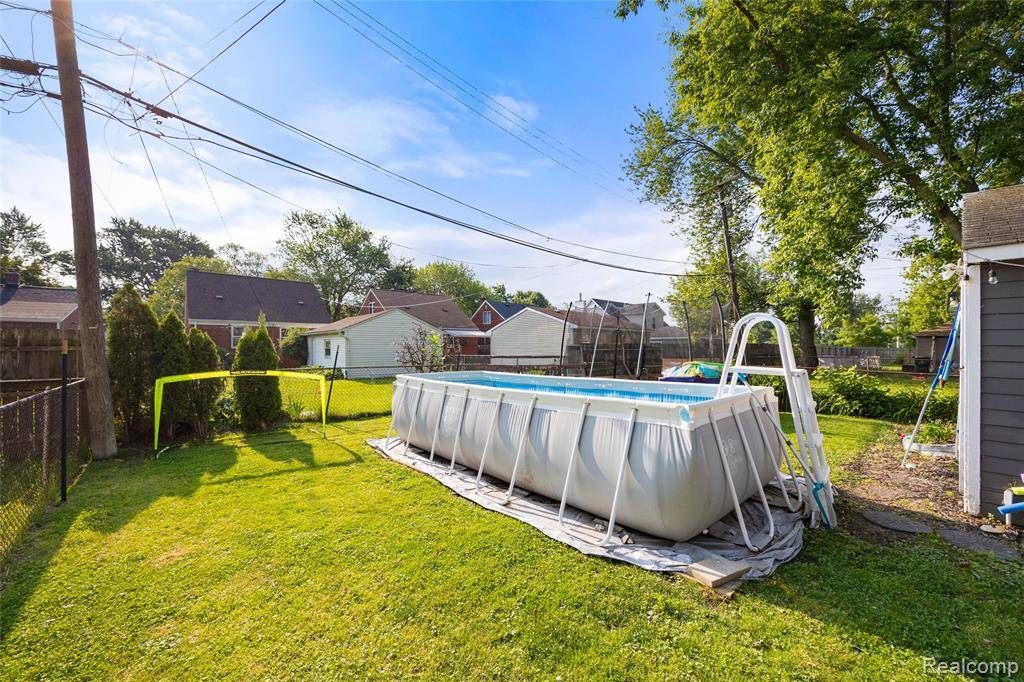 St. Clair Shores, MI 48081,27728 Larchmont Street