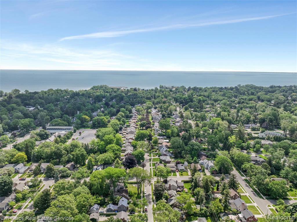 Grosse Pointe Farms, MI 48236,249 Ridgemont Road