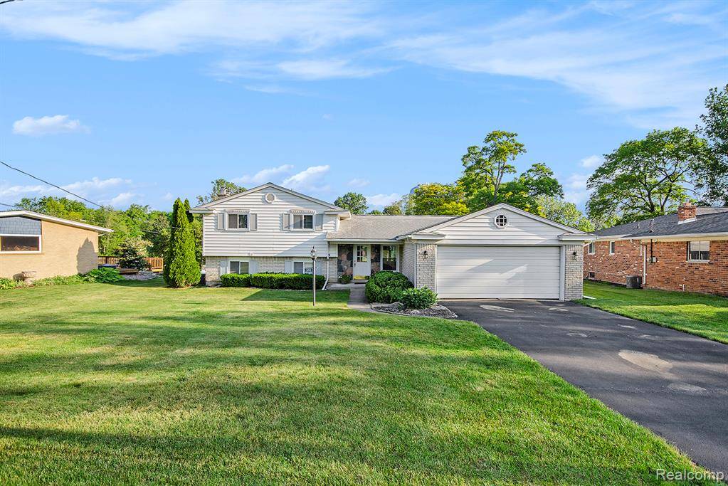 Waterford Twp, MI 48329,3255 School House Drive