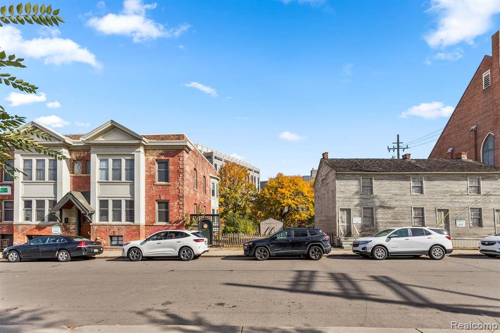 Detroit, MI 48226,1450 6th St package