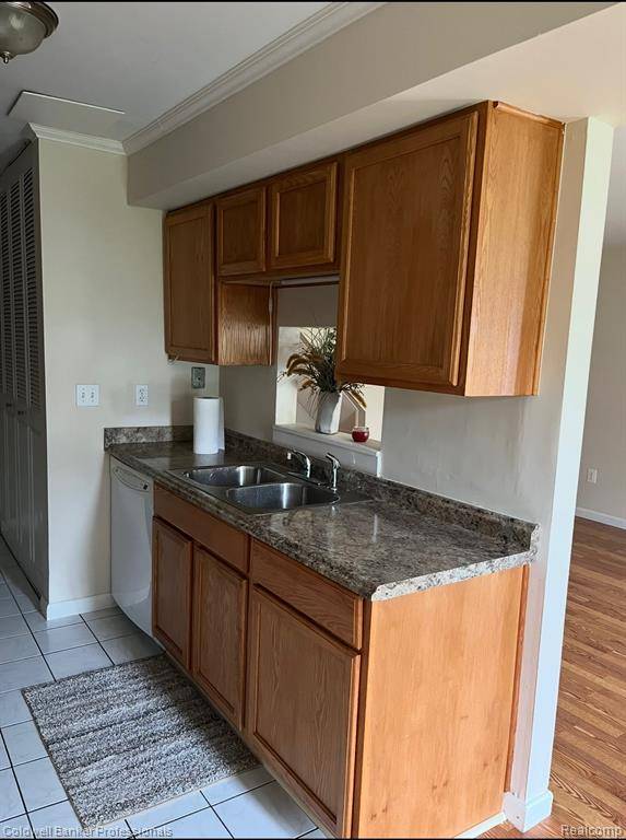 Orion Twp, MI 48360,2906 MEADOWBROOK Court