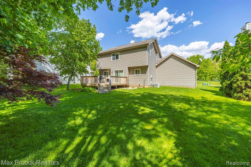 Waterford Twp, MI 48327,137 DONNA