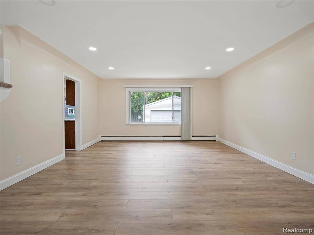 Oak Park, MI 48237,24034 MEADOWLARK Street