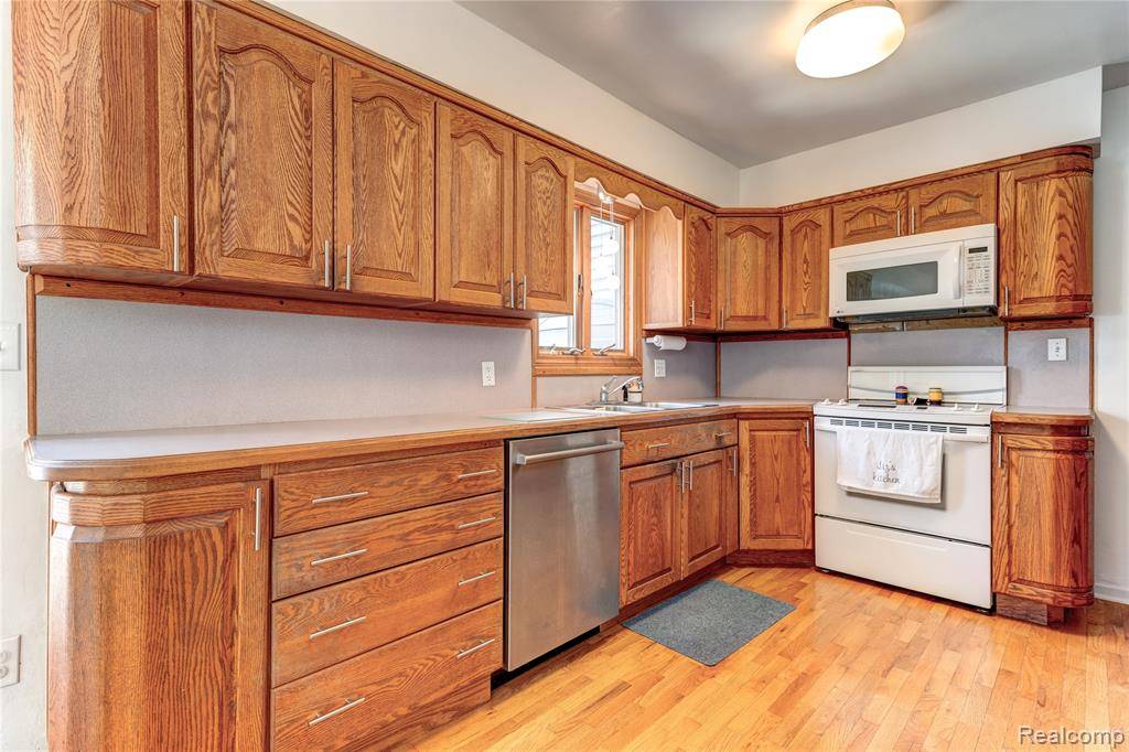 Grand Blanc, MI 48439,11704 Schram Street