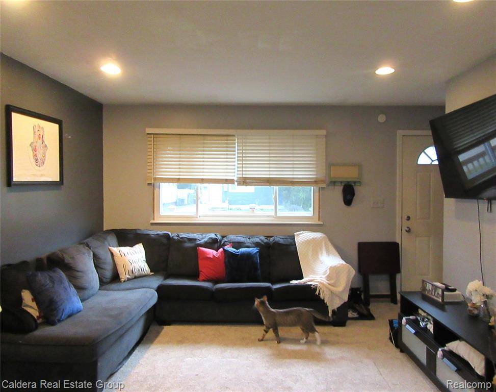 Madison Heights, MI 48071,933 E Dallas Avenue