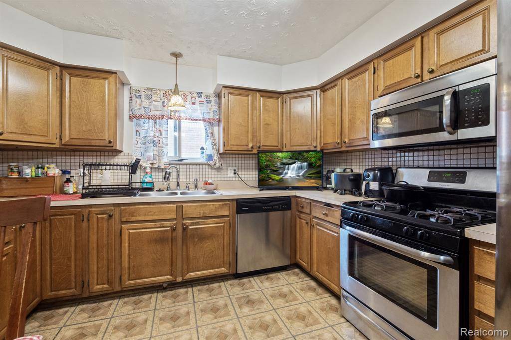 Romulus, MI 48174,37649 Castle Drive