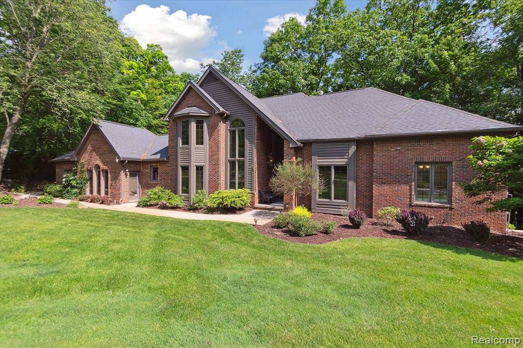 Brighton, MI 48114,2020 Pine Hollow Trail