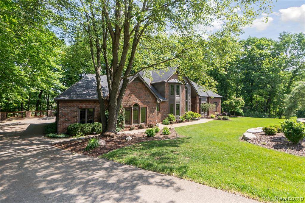 Brighton, MI 48114,2020 Pine Hollow Trail