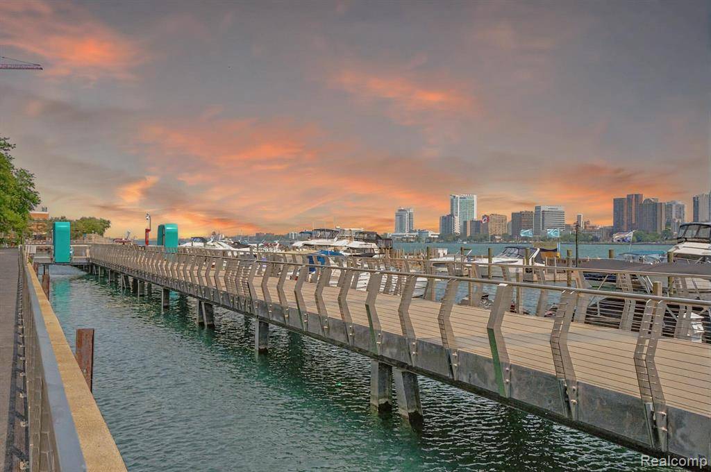 Detroit, MI 48226,300 Riverfront 300 300/ 14J