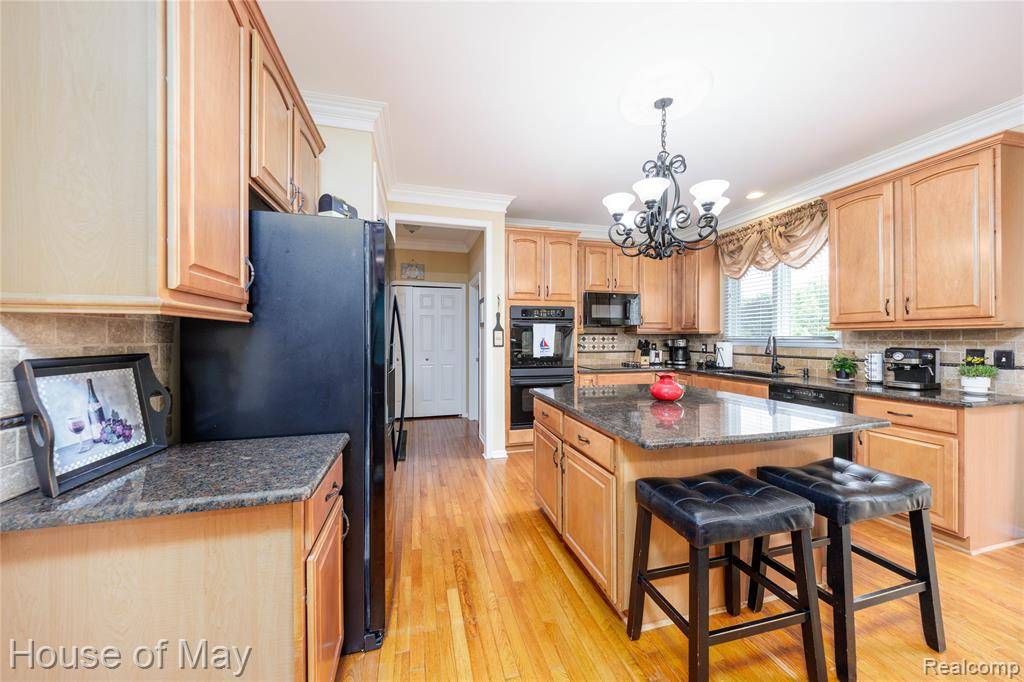 Commerce Twp, MI 48382,1768 Carriage Hill