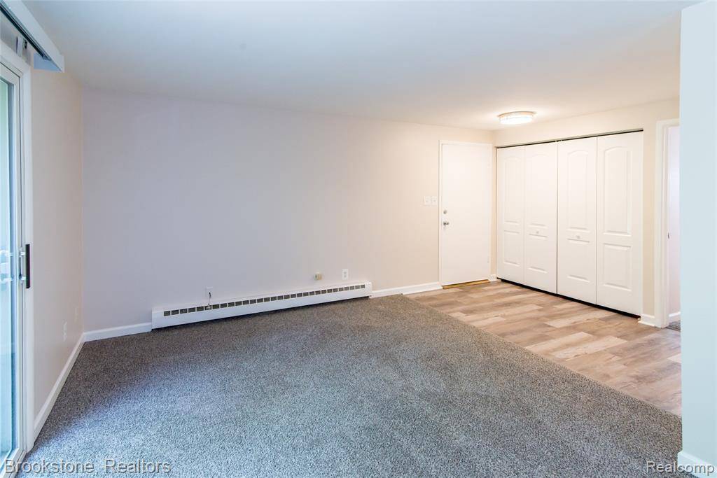 Farmington, MI 48336,31831 Grand River Avenue 49