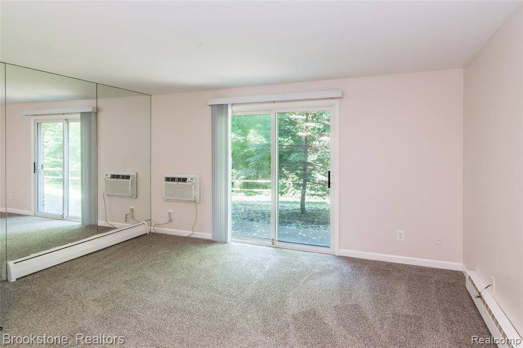 Farmington, MI 48336,31831 Grand River Avenue 49