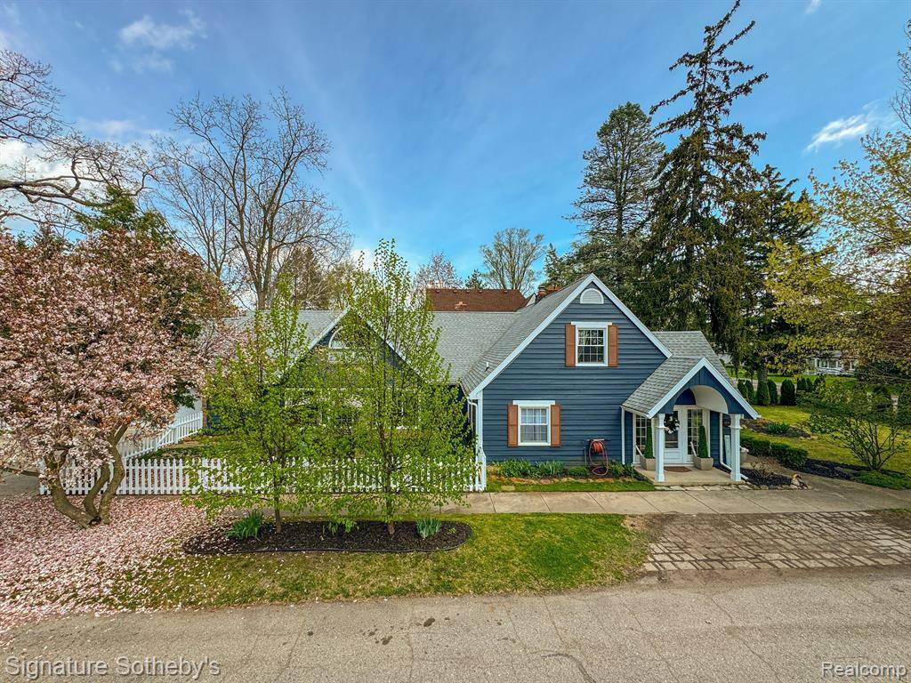 West Bloomfield Twp, MI 48324,3556 ORCHARD LAKE Road